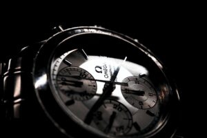 アンティーク時計と新品の時計の違い